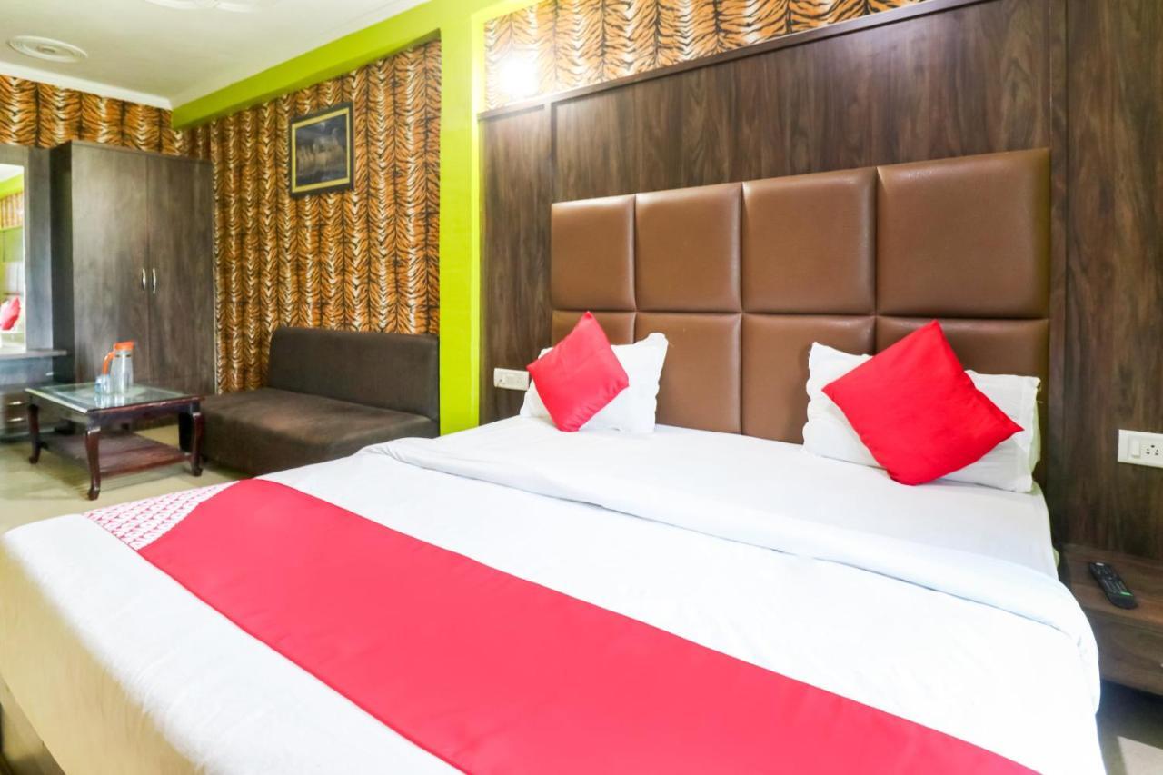 Oyo 6908 Hotel Royal City Āzamgarh Kültér fotó