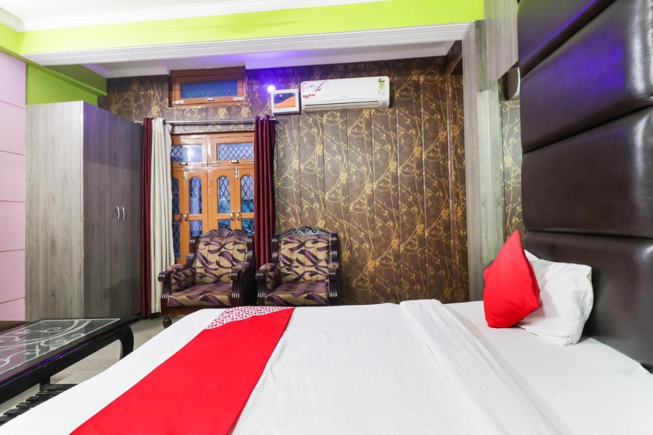 Oyo 6908 Hotel Royal City Āzamgarh Szoba fotó