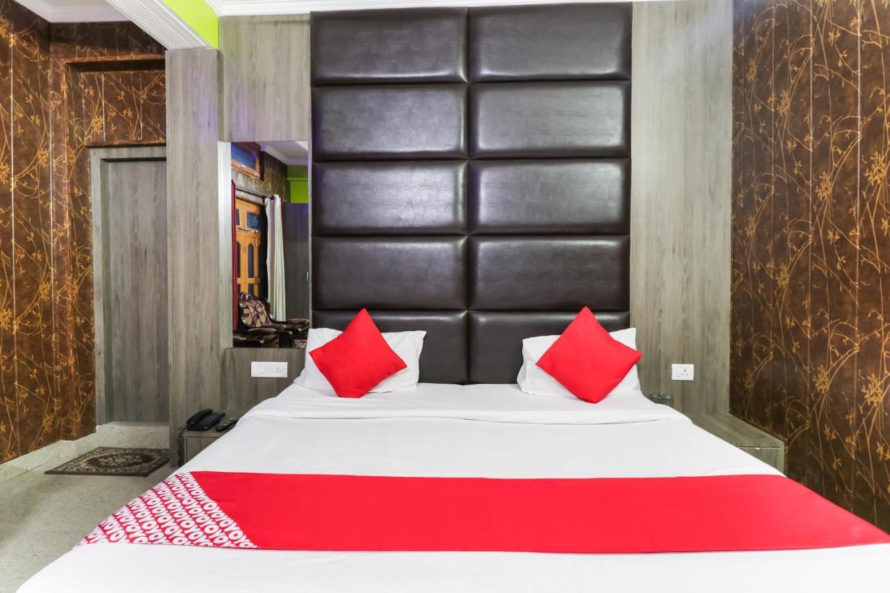 Oyo 6908 Hotel Royal City Āzamgarh Szoba fotó